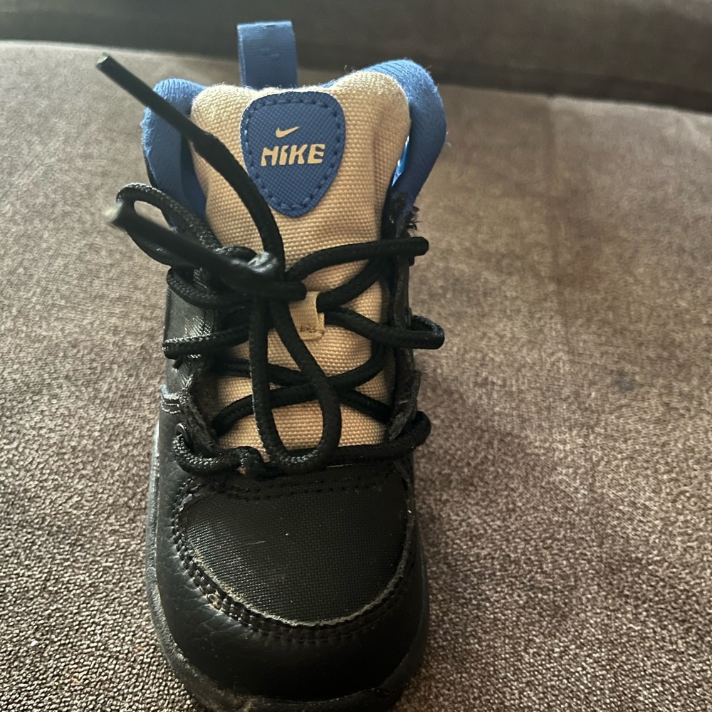 Nike boots size 6c